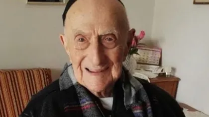 Un supravieţuitor al Holocaustului a fost declarat cel mai BĂTRÂN bărbat din lume