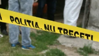 Crimă cumplită în Botoşani. Un bărbat a fost ucis cu toporul, în faţa copiilor VIDEO