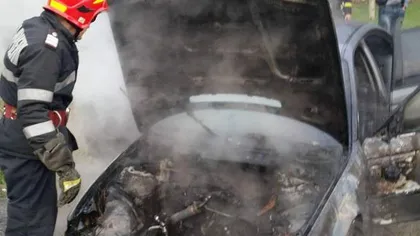 O maşina a ars ca o torţă în Cluj