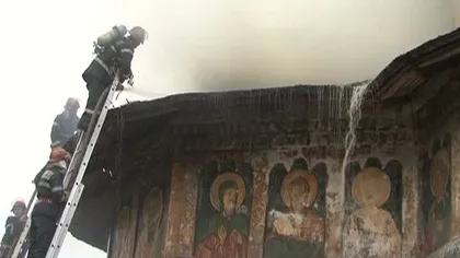 Foc în Casa Domnului. O biserică din Argeş a fost devastată de incendiu VIDEO