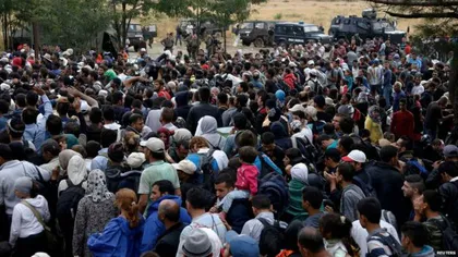 Armata macedoneană a oprit sute de migranţi care au trecut graniţa din Grecia spre Macedonia