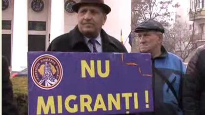 Primii refugiaţi au ajuns în România. Gălăţenii au protestat în stradă VIDEO