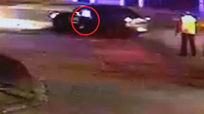 Imagini incredibile. Un poliţist a fost târât mai bine de 100 de metri de un bărbat fără permis