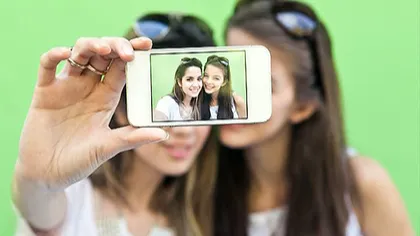 Psihologii atrag atenţia asupra selfie-urilor. Ascund tulburări psihice