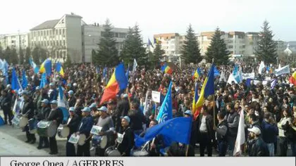 Sindicaliştii Dacia au ieşit în stradă. Angajaţii solicită urgentarea construcţiei autostrăzii Piteşti-Sibiu FOTO VIDEO