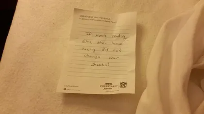 Mesajul TERIBIL găsit de clienţii unui hotel în cameră. 