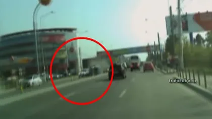 Accident spectaculos la ieşire din Bucureşti VIDEO