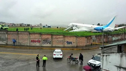 Un avion cu 100 de persoane la bord, aproape să se prăbuşească pe autostradă VIDEO