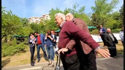 Primarul din Galaţi şi preşedintele CJ, filmaţi în timp ce se dădeau cu trotineta pe Faleza Dunării VIDEO