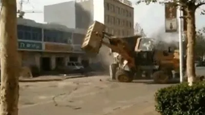 Incredibil, dar adevărat! Bătaie cu buldozere în China
