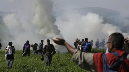 VIOLENŢE: Peste 250 de migranţi au fost răniţi în incidentele de la frontiera greco-macedoneană