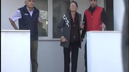 Evacuare cu scandal la Focşani. O familie rămâne fără casă după ce a girat un escroc VIDEO