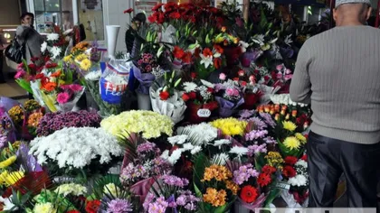 Peste 100 de florari au protestat în Piaţa Universităţii, nemulţumiţi că nu li se mai eliberează autorizaţii de funcţionare