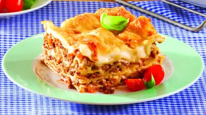 Reţeta zilei: Lasagna cu carne şi sos Bechamel
