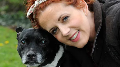 O femeie a fost diagnosticată cu cancer datorită câinelui ei. Cum s-a terminat totul