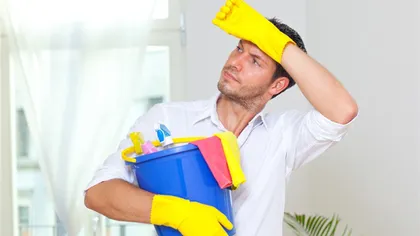 Horoscop: Cât de mult se implică bărbaţii în treburile casnice