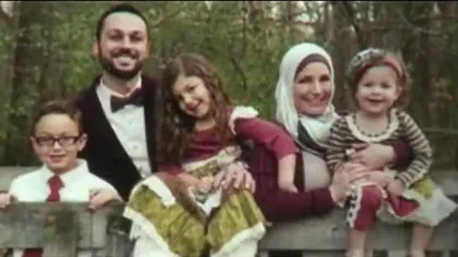 O familie de musulmani, dată jos din avion din motive de 