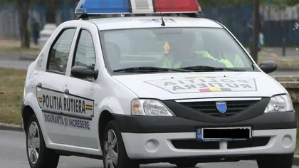 Poliţişti fugăriţi cu cuţitul în centrul Turzii VIDEO