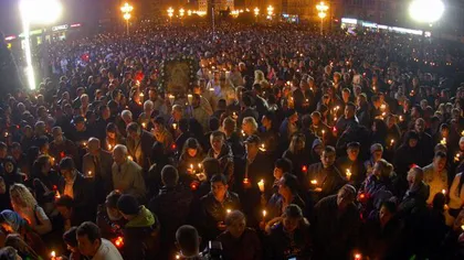 Peste 2.000 de pompieri, mobilizaţi în preajma bisericilor, în Noaptea de Înviere