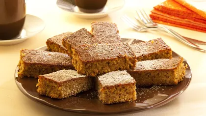 Desertul Zilei: Prăjitură cu nucă şi miere
