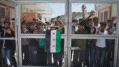 Refugiaţii de pe Insula Lebos au încercat să iasă cu forţa din centrul de detenţie. Au fost opriţi cu gaze lacrimogene