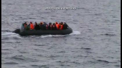 Poliţiştii de frontieră au salvat 67 de persoane aflate într-o barcă gonflabilă care plutea pe Marea Egee