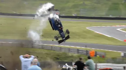 Accident spectaculos la o cursă de Formula 3. Monopostul s-a făcut zob VIDEO