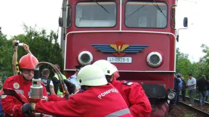 Un mort şi un rănit grav după ce o maşină a fost lovită de tren în Dâmboviţa