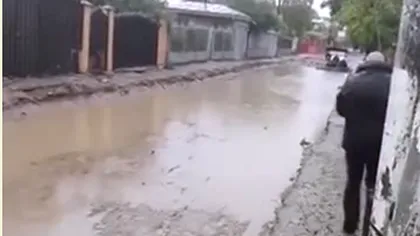 Oraşul Pantelimon a fost INUNDAT după ploi. Localnicii au ieşit la pescuit pe străzi VIDEO