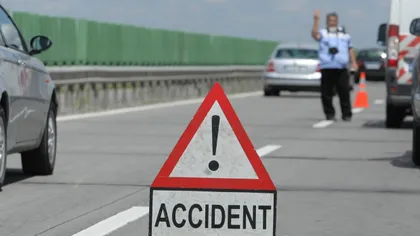 Accident rutier pe Autostrada Soarelui. Două autoturisme şi un autocar, implicate