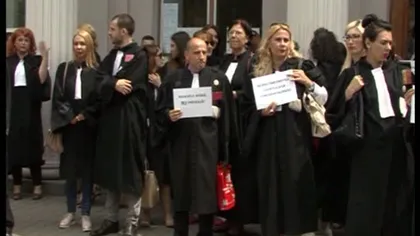 Avocaţii au ieşit în stradă pentru a protesta faţă de declaraţiile ministrului Justiţiei despre profesie