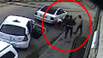 Scene şocante în Galaţi! O femeie a fost bătută cu bebeluşul în braţe VIDEO