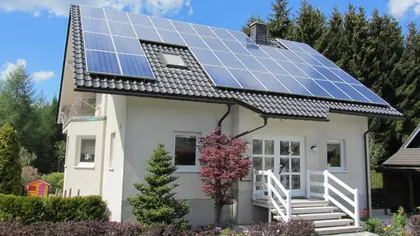 Statul va finanţa persoanele care își montează panouri solare