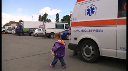 O fetiţă de trei ani, din Bacău, a fost abandonată într-o magazie