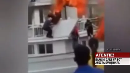Imagini de coşmar cu un vapor în flăcări. Turiştii se aruncă în mare pentru a scăpa cu viaţă