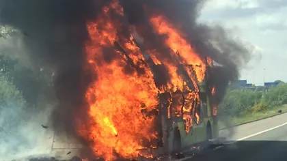 Un autocar cu peste 50 de elevi a luat foc în mers. Ce s-a întâmplat cu copiii