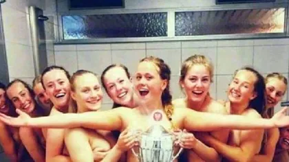 Au câştigat Cupa EHF şi s-au pozat goale în vestiar, cu trofeul. Poza care a pus pe jar lumea handbalului FOTO