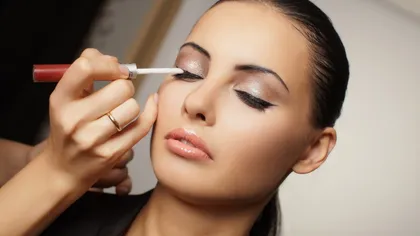Trucuri de make up dedicate femeile care nu vor să sacrifice mult timp din viaţa lor pentru a arăta bine
