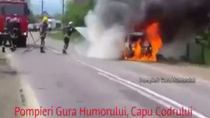 O maşină a ars ca o torţă în trafic, în Suceva VIDEO