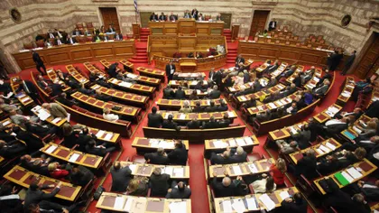 Parlamentul Greciei a adoptat noi măsuri de austeritate. Proteste de amploare la Atena