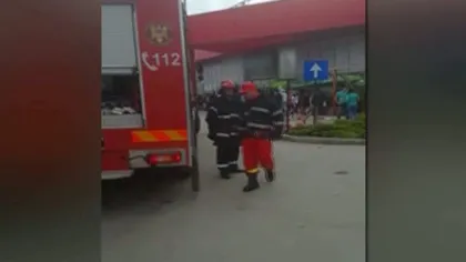 Incendiu într-un centru comercial din Capitală. Oamenii au fost evacuaţi VIDEO