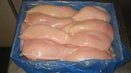 Carnea de pui din supermarket, pericol pentru sănătate