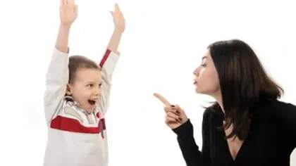 Disciplină copii: 4 greşeli pe care le repetă părinţii încercând să-i cuminţească