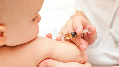 CRIZĂ de vaccinuri pentru bebeluşi. Părinţii sunt disperaţi