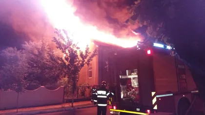 Incendiu violent la o biserică baptistă. Focul s-a răspândit cu repeziciune VIDEO