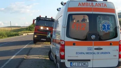 ACCIDENT GRAV la Cluj: 9 răniţi, între care 2 foarte grav, după ce un autoturism a intrat într-un microbuz