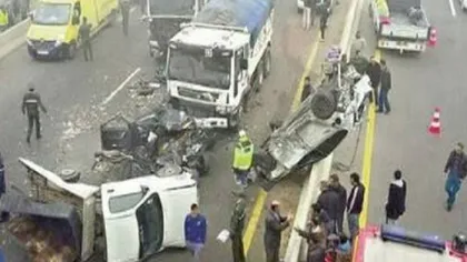 Accident teribil: 33 de morţi şi 22 de răniţi după ce un camion a intrat în plin într-un autobuz