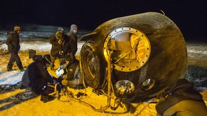 O capsulă cu trei astronauţi de pe Staţia Spaţială Internaţională a aterizat în stepa din Kazahstan