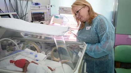 Salvaţi Copiii a donat un nou incubator Maternităţii Giuleşti