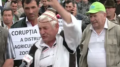 Fermierii au protestat în faţa Palatului Parlamentului VIDEO